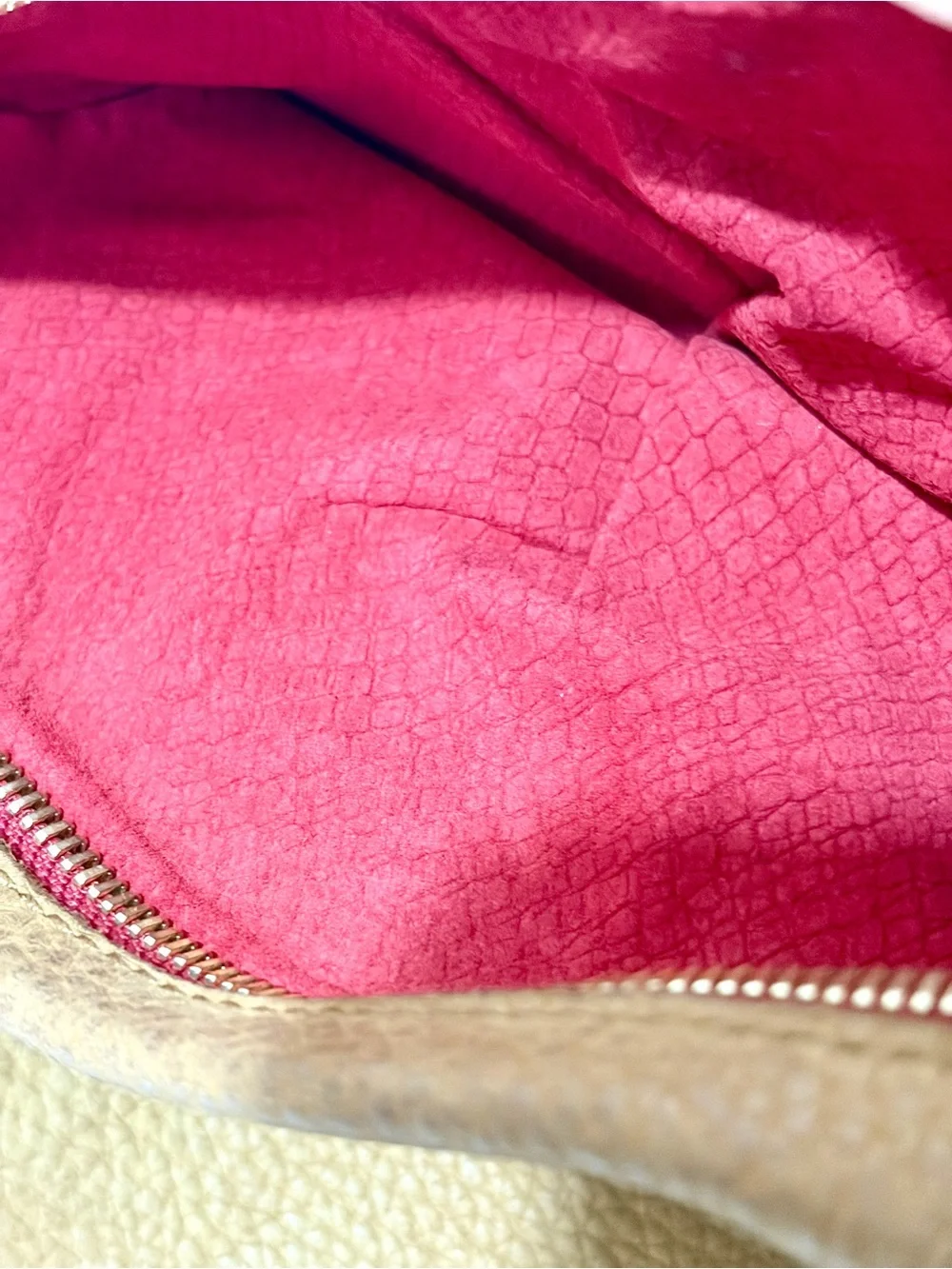 HAMMITT VIP MD Crossbody Bag In Tan Pebbled Nubuck/Brushed Gold/Red Zip